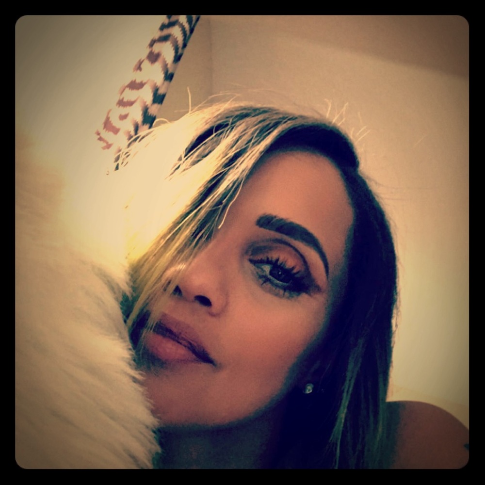 Meet your Posher, Elia